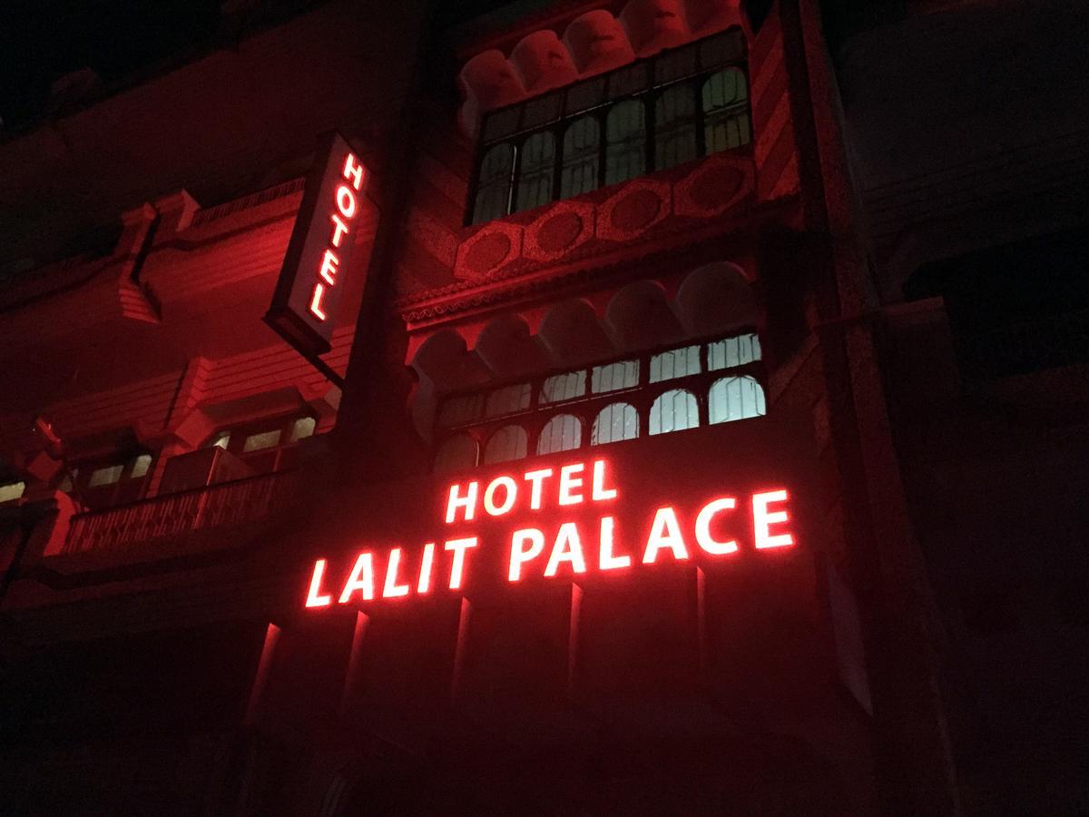 Hotel Lalit Palace Babina Екстериор снимка