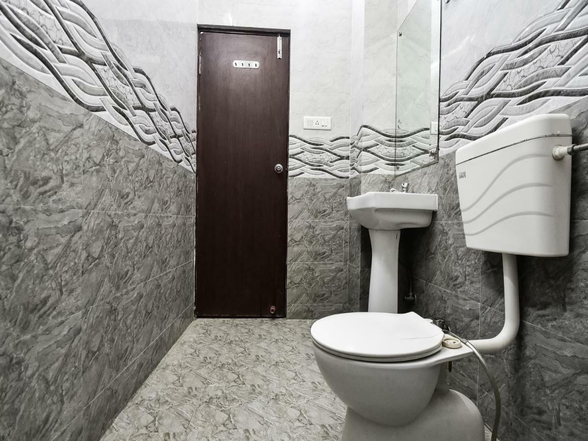 Hotel Lalit Palace Babina Екстериор снимка
