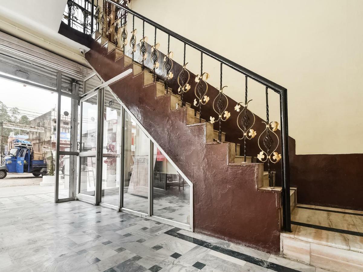Hotel Lalit Palace Babina Екстериор снимка