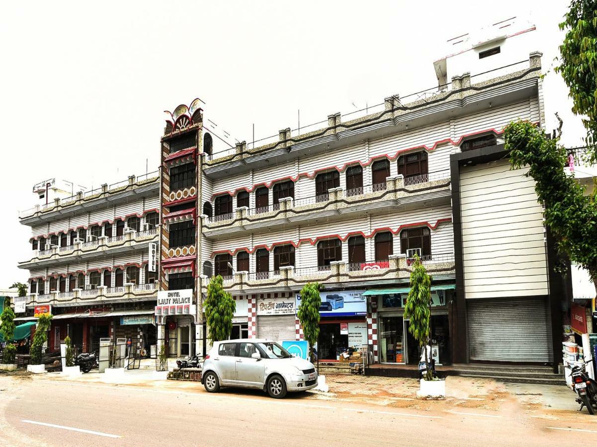 Hotel Lalit Palace Babina Екстериор снимка