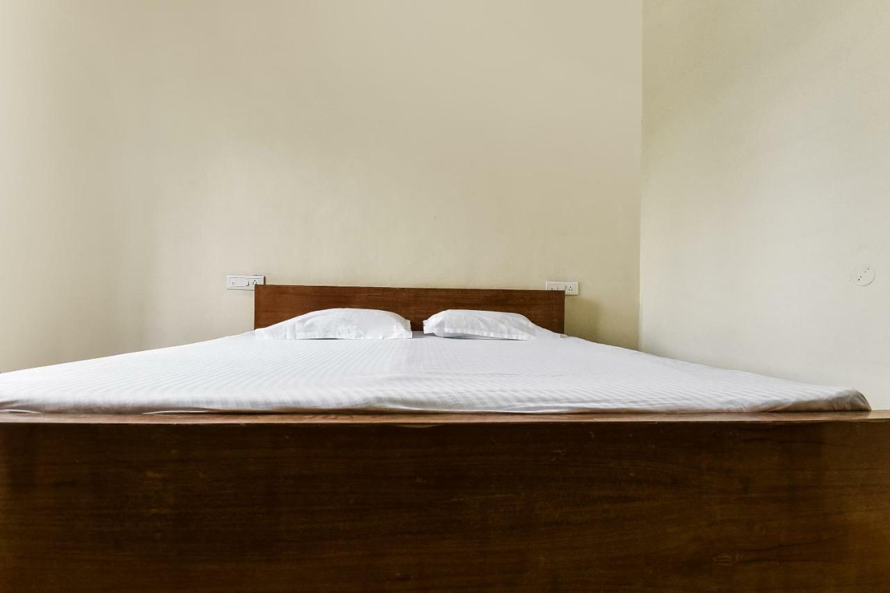 Hotel Lalit Palace Babina Екстериор снимка