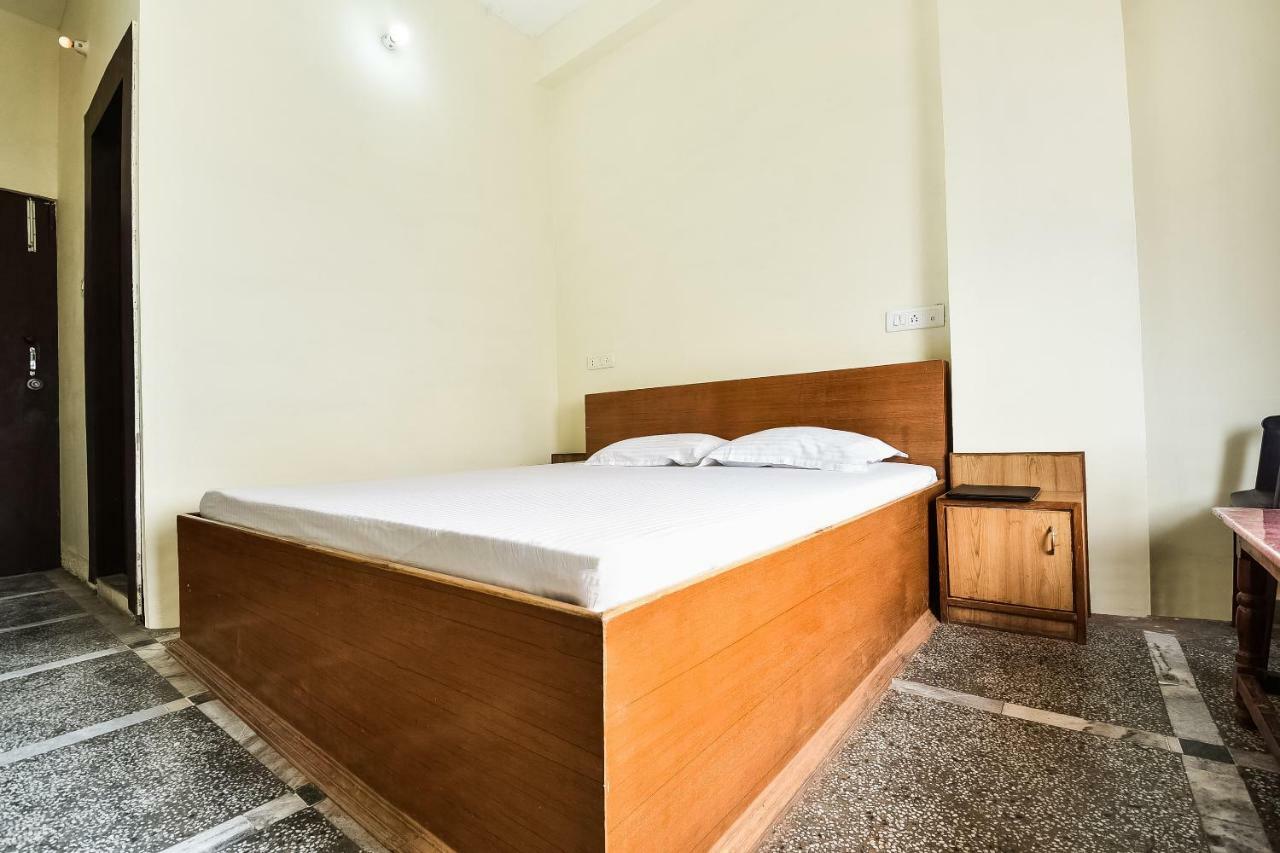 Hotel Lalit Palace Babina Екстериор снимка