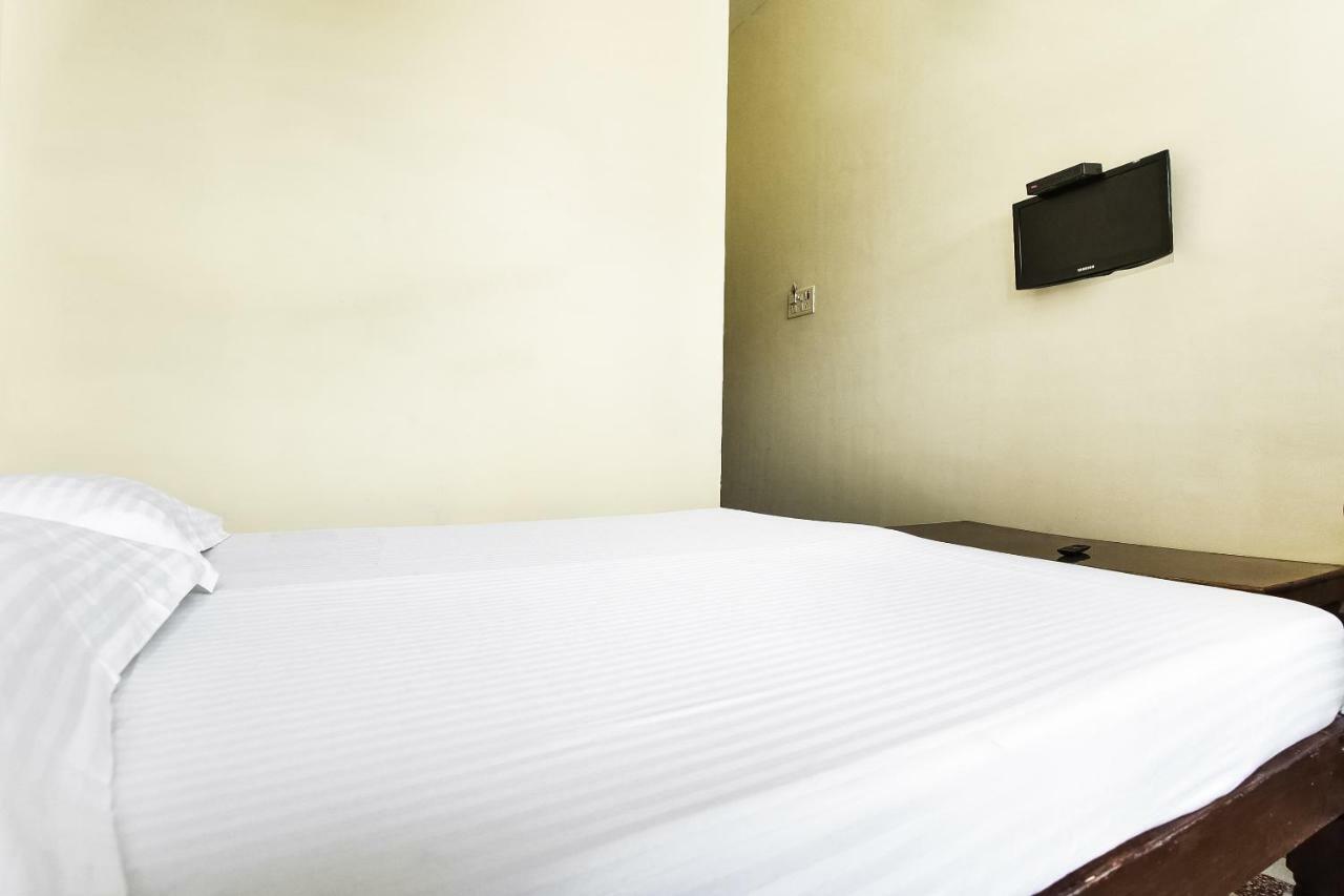 Hotel Lalit Palace Babina Екстериор снимка