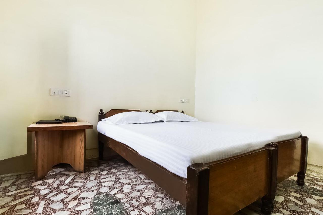 Hotel Lalit Palace Babina Екстериор снимка