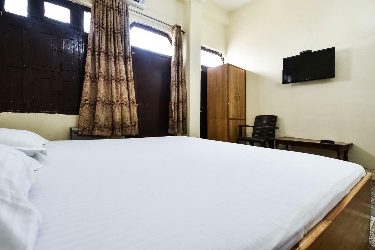 Hotel Lalit Palace Babina Екстериор снимка