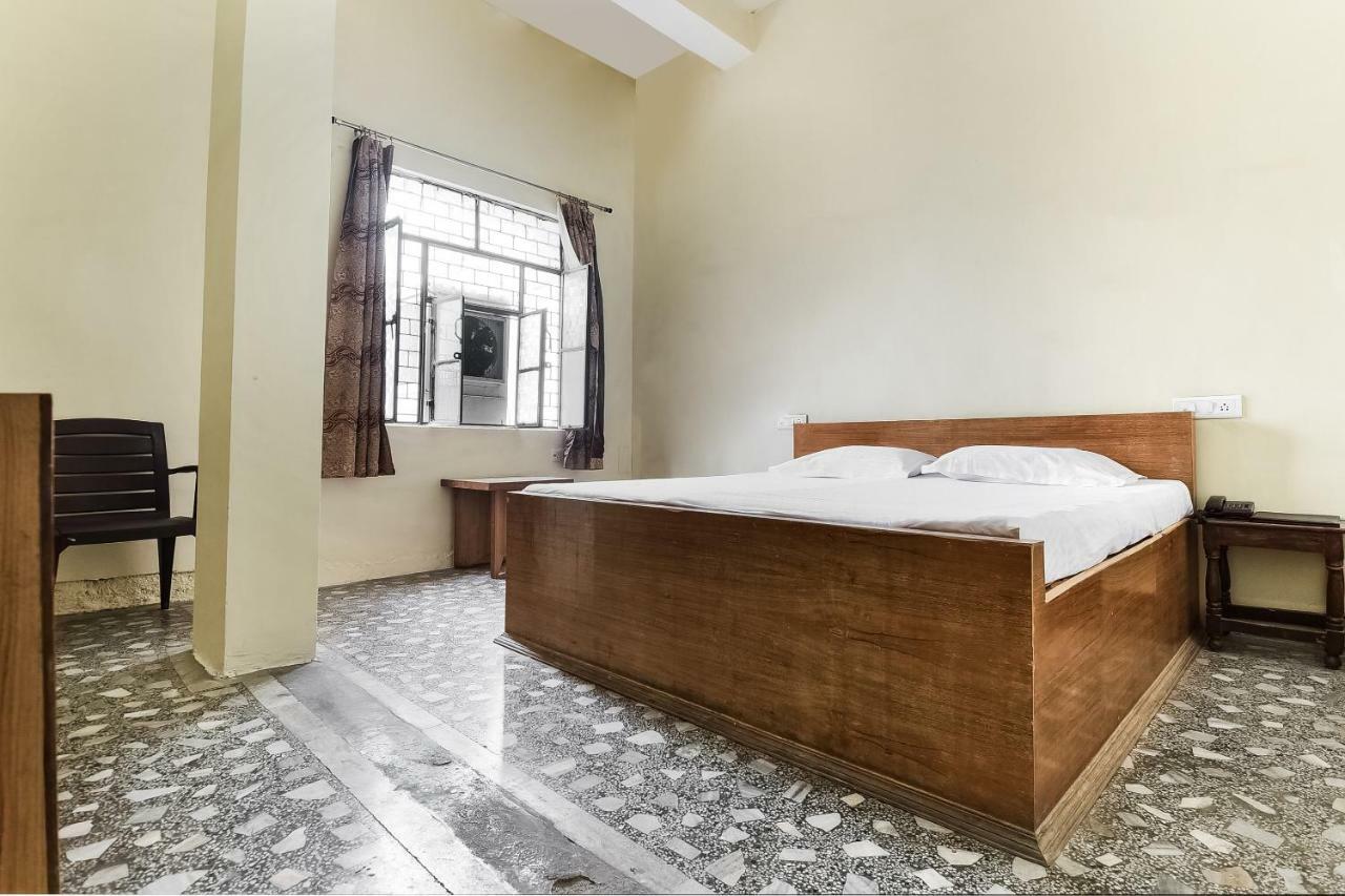 Hotel Lalit Palace Babina Екстериор снимка