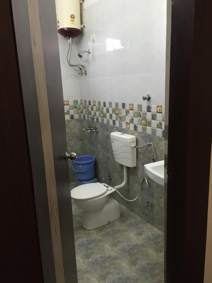 Hotel Lalit Palace Babina Екстериор снимка